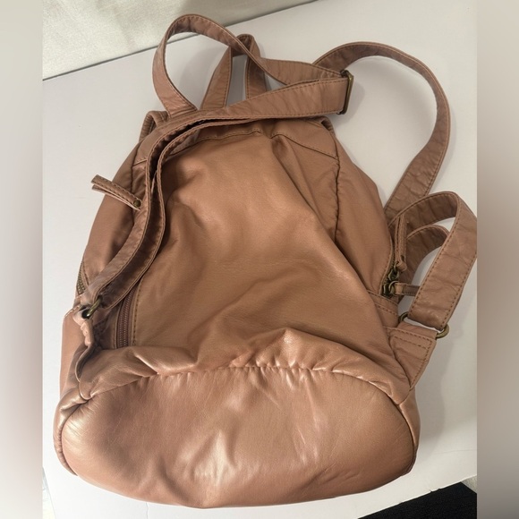 Genuine Leather Bentley Back back Cream/tan EUC - Picture 2 of 7